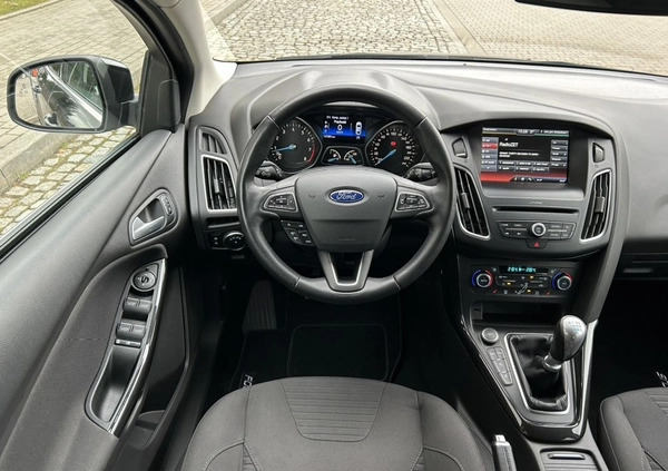 Ford Focus cena 38900 przebieg: 147000, rok produkcji 2015 z Wałbrzych małe 742